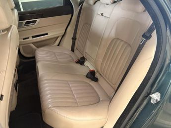 Jaguar XF 2.0d Portfolio Saloon 4dr Diesel Auto Euro 6 (s/s) (180 ps)