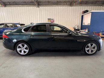 Jaguar XF 2.0d Portfolio Saloon 4dr Diesel Auto Euro 6 (s/s) (180 ps)
