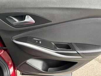 Vauxhall Grandland X 1.2 Turbo GPF SE SUV 5dr Petrol Manual Euro 6 (s/s) (130 ps)