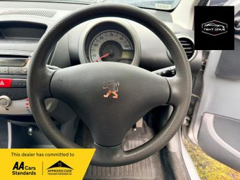 Peugeot 107 1.0 12V Urban Hatchback 3dr Petrol Manual Euro 4 (68 ps)