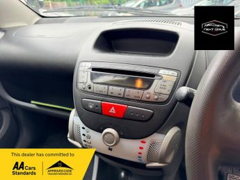 Peugeot 107 1.0 12V Urban Hatchback 3dr Petrol Manual Euro 4 (68 ps)