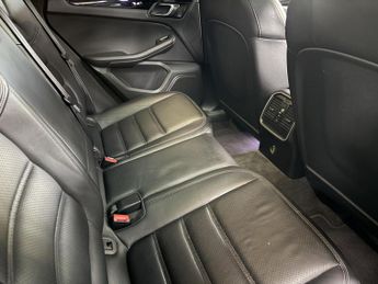 Porsche Macan 3.0 TD V6 S SUV 5dr Diesel PDK 4WD Euro 6 (s/s) (258 ps)