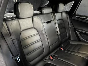 Porsche Macan 3.0 TD V6 S SUV 5dr Diesel PDK 4WD Euro 6 (s/s) (258 ps)