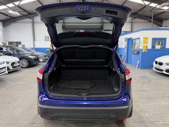 Nissan Qashqai 1.6 dCi Tekna SUV 5dr Diesel XTRON 2WD Euro 6 (s/s) (130 ps)