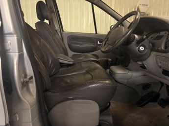 Renault Megane 2.0 VVT Privilege Estate 5dr Petrol Automatic (201 g/km, 136 bhp