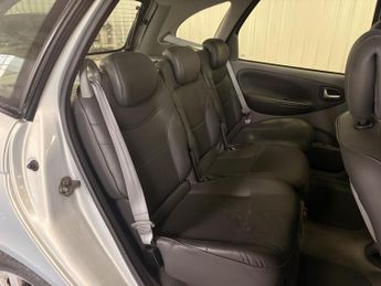 Renault Megane 2.0 VVT Privilege Estate 5dr Petrol Automatic (201 g/km, 136 bhp