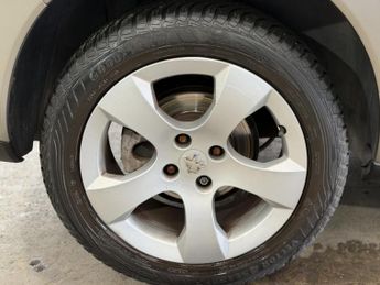 Peugeot 3008 1.6 e-HDi Active SUV 5dr Diesel EGC Euro 5 (s/s) (112 ps)