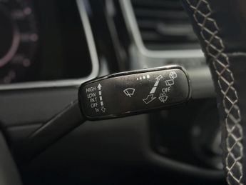 Volkswagen Golf 2.0 TSI R Hatchback 5dr Petrol DSG 4Motion Euro 6 (s/s) (300 ps)