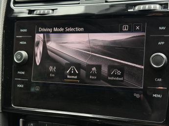 Volkswagen Golf 2.0 TSI R Hatchback 5dr Petrol DSG 4Motion Euro 6 (s/s) (300 ps)
