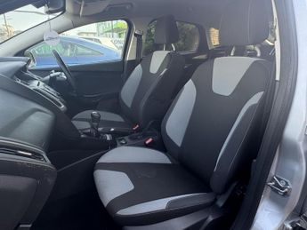 Ford Focus 1.6 Zetec Hatchback 5dr Petrol Manual Euro 5 (105 ps)