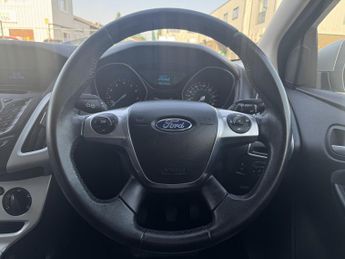 Ford Focus 1.6 Zetec Hatchback 5dr Petrol Manual Euro 5 (105 ps)