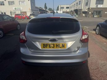 Ford Focus 1.6 Zetec Hatchback 5dr Petrol Manual Euro 5 (105 ps)