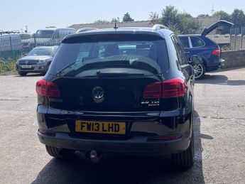 Volkswagen Tiguan 2.0 TDI BlueMotion Tech SE SUV 5dr Diesel Manual 4WD Euro 5 (s/s