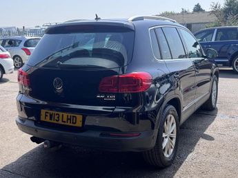 Volkswagen Tiguan 2.0 TDI BlueMotion Tech SE SUV 5dr Diesel Manual 4WD Euro 5 (s/s
