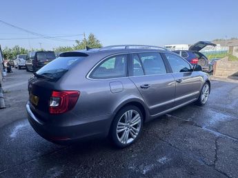 Skoda Superb 2.0 TDI Elegance Estate 5dr Diesel DSG Euro 5 (s/s) (170 ps)