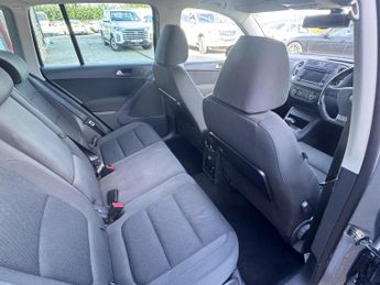 Volkswagen Tiguan 2.0 TDI R-Line SUV 5dr Diesel Auto 4WD Euro 5 (140 ps)