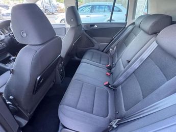 Volkswagen Tiguan 2.0 TDI R-Line SUV 5dr Diesel Auto 4WD Euro 5 (140 ps)