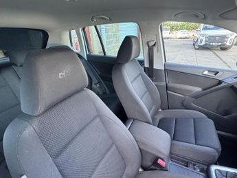 Volkswagen Tiguan 2.0 TDI R-Line SUV 5dr Diesel Auto 4WD Euro 5 (140 ps)
