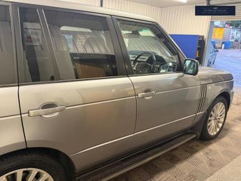 Land Rover Range Rover 4.4 TD V8 Westminster SUV 5dr Diesel Auto 4WD Euro 5 (313 bhp)