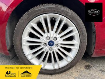 Ford Mondeo 2.0 TiVCT Vignale Saloon 4dr Petrol Hybrid CVT 6Spd Euro 6 (s/s)