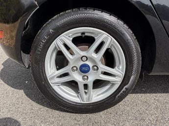 Ford Fiesta 1.6 Zetec Hatchback 5dr Petrol Powershift Euro 5 (105 ps)