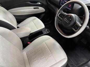 Fiat 500e 42kWh La Prima Hatchback 3dr Electric Auto (118 ps)