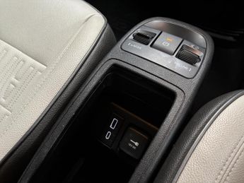 Fiat 500e 42kWh La Prima Hatchback 3dr Electric Auto (118 ps)