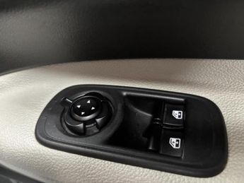 Fiat 500e 42kWh La Prima Hatchback 3dr Electric Auto (118 ps)