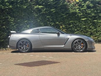 Nissan GT-R 3.8 V6 Premium Edition Coupe 2dr Petrol Auto 4WD Euro 4 (485 ps)