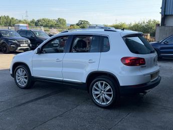Volkswagen Tiguan 2.0 TDI BlueMotion Tech SE SUV 5dr Diesel Manual 2WD Euro 5 (s/s