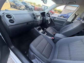 Volkswagen Tiguan 2.0 TDI BlueMotion Tech SE SUV 5dr Diesel Manual 2WD Euro 5 (s/s