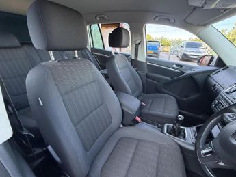 Volkswagen Tiguan 2.0 TDI BlueMotion Tech SE SUV 5dr Diesel Manual 2WD Euro 5 (s/s