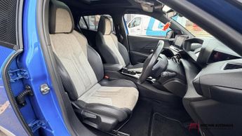 Peugeot E-2008 50kWh GT Premium SUV 5dr Electric Auto (136 ps)