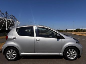 Toyota AYGO 1.0 VVT-i Platinum Hatchback 5dr Petrol Manual Euro 4 (67 bhp)