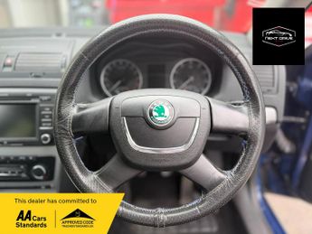 Skoda Octavia 1.6 TDI Elegance Estate 5dr Diesel Manual Euro 5 (105 ps)