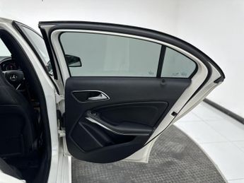 Mercedes-Benz A Class 1.6 A180 AMG Line (Premium) Hatchback 5dr Petrol 7G-DCT Euro 6 (