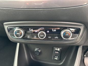 Vauxhall Crossland X 1.2 Elite Nav SUV 5dr Petrol Manual Euro 6 (s/s) (83 ps)