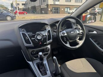 Ford Focus 1.6 Titanium Hatchback 5dr Petrol Powershift Euro 5 (125 ps)
