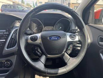 Ford Focus 1.6 Titanium Hatchback 5dr Petrol Powershift Euro 5 (125 ps)