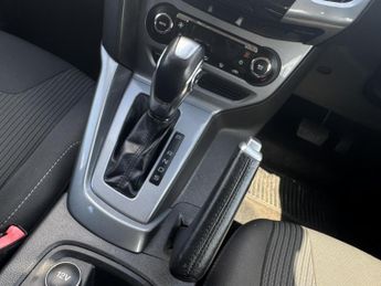 Ford Focus 1.6 Titanium Hatchback 5dr Petrol Powershift Euro 5 (125 ps)
