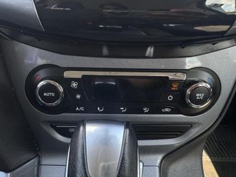 Ford Focus 1.6 Titanium Hatchback 5dr Petrol Powershift Euro 5 (125 ps)