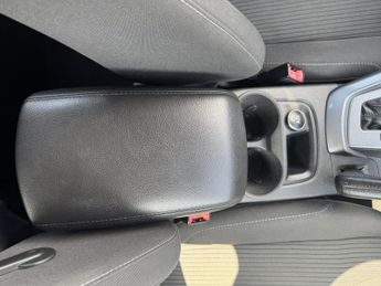 Ford Focus 1.6 Titanium Hatchback 5dr Petrol Powershift Euro 5 (125 ps)