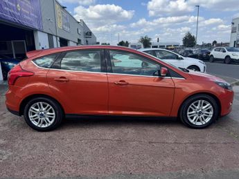 Ford Focus 1.6 Titanium Hatchback 5dr Petrol Powershift Euro 5 (125 ps)