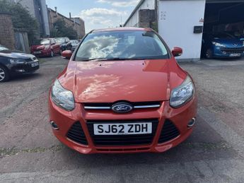 Ford Focus 1.6 Titanium Hatchback 5dr Petrol Powershift Euro 5 (125 ps)