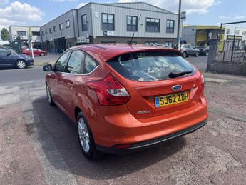 Ford Focus 1.6 Titanium Hatchback 5dr Petrol Powershift Euro 5 (125 ps)