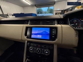 Land Rover Range Rover 4.4 SD V8 Vogue SUV 5dr Diesel Auto 4WD Euro 5 (339 ps)