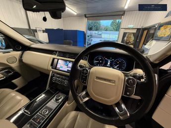 Land Rover Range Rover 4.4 SD V8 Vogue SUV 5dr Diesel Auto 4WD Euro 5 (339 ps)