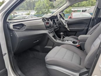 MG GS 1.5 TGI Explore SUV 5dr Petrol Manual Euro 6 (s/s) (160 ps)