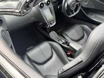McLaren 570S 3.8T V8 Spider 2dr Petrol SSG Euro 6 (s/s) (570 ps)