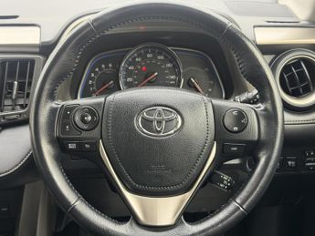 Toyota RAV4 2.2 D-CAT Invincible SUV 5dr Diesel Auto 4WD Euro 5 (150 ps)
